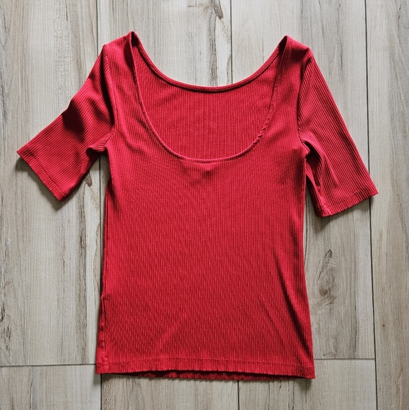 Banana Republic - Red Top - Size Small - Picture 4 of 4